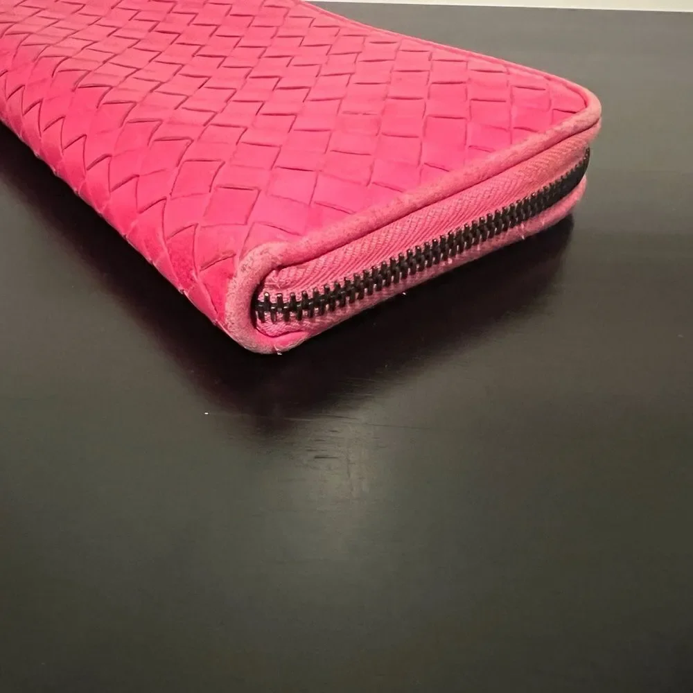 AUTHENTIC BOTTEGA VENETA Zippy WALLET- Pink